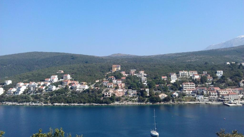 Apartmani Vukovic Tivat Bagian luar foto